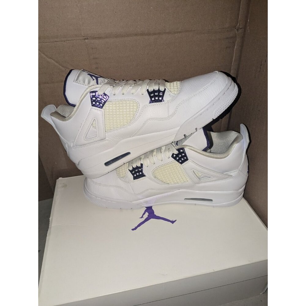 JORDAN 4 RETRO METALLIC PURPLE CT8527-115 Men size 12 New in box Small Stain